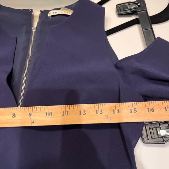 Alice + Olivia Navy Blue Cold Shoulder Niko Sheath Dress Sz 6 - Picture 8 of 11
